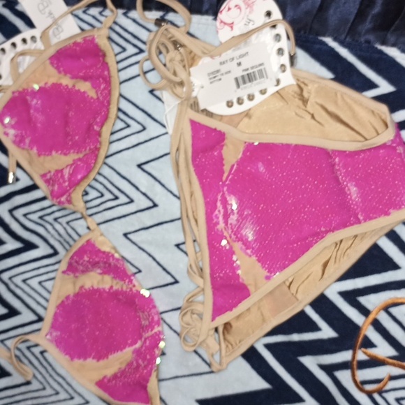 Beach Bunny NWT Ray Of Light LG Top MD Skimpy Bottom - Picture 5 of 12